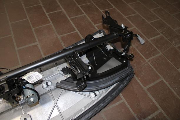 Foto: HUTABLAGE / VERDECKDECKEL eines Opel Tigra Twin Top 1.4