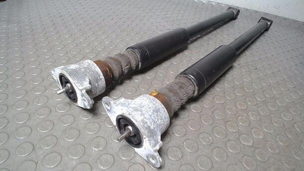 Foto: STOSSDÄMPFER HINTEN eines Ford Fiesta 1.3