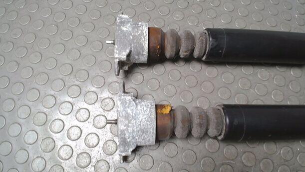 Foto: STOSSDÄMPFER HINTEN eines Ford Fiesta 1.3
