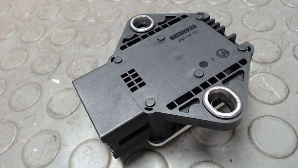 Foto: CRASHSENSOR / AIRBAGSENSOR eines Opel Tigra Twin Top 1.4