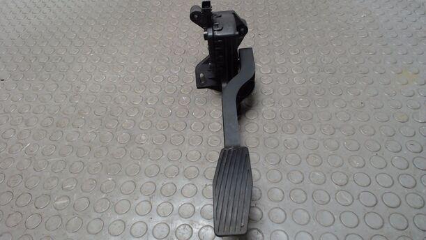 Foto: GASPEDAL ( BENZIN / SCHALTGETRIEBE ) eines Opel Tigra Twin Top 1.4