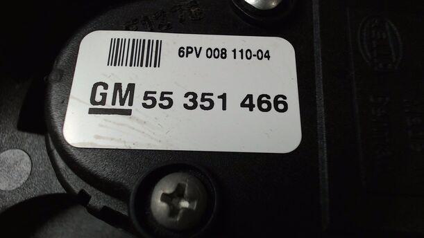 Foto: GASPEDAL ( BENZIN / SCHALTGETRIEBE ) eines Opel Tigra Twin Top 1.4