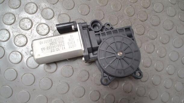 Foto: FENSTERHEBERMOTOR RECHTS ( FACELIFT AB 2008 ) eines Ford Fiesta 1.3