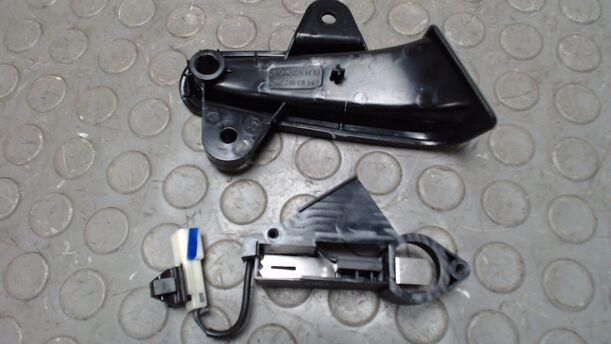 Foto: EINFAHRSCHIENE / MIKROSCHALTER LADERAUM LINKS eines Opel Tigra Twin Top 1.4