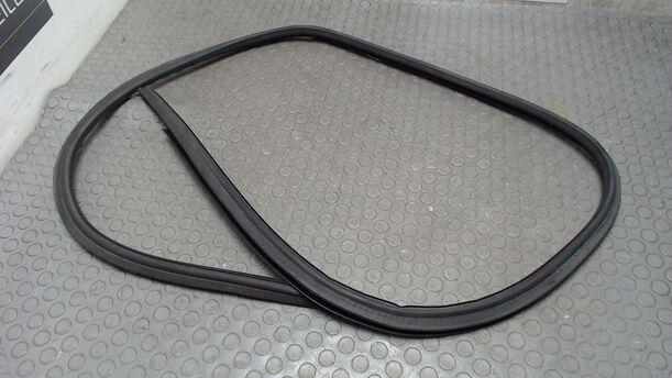 Foto: HECKDECKELDICHTUNG eines Opel Tigra Twin Top 1.4 GLXi