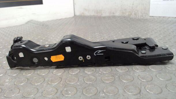 Foto: SCHARNIER HECKDECKEL RECHTS eines Opel Tigra Twin Top 1.4 GLXi
