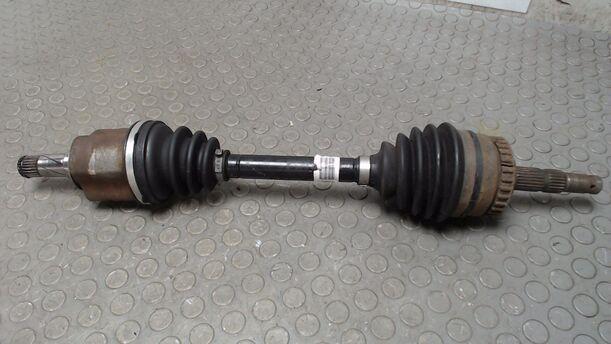 Foto: ANTRIEBSWELLE LINKS eines Opel Tigra Twin Top 1.4 GLXi