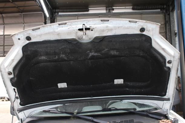 Foto: MOTORHAUBE eines Citroen Berlingo 1.6 HDI GLXi