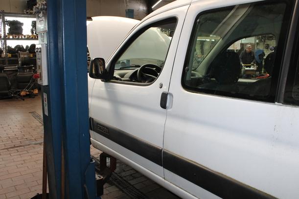 Foto: TÜR VORN LINKS eines Citroen Berlingo 1.6 HDI GLXi