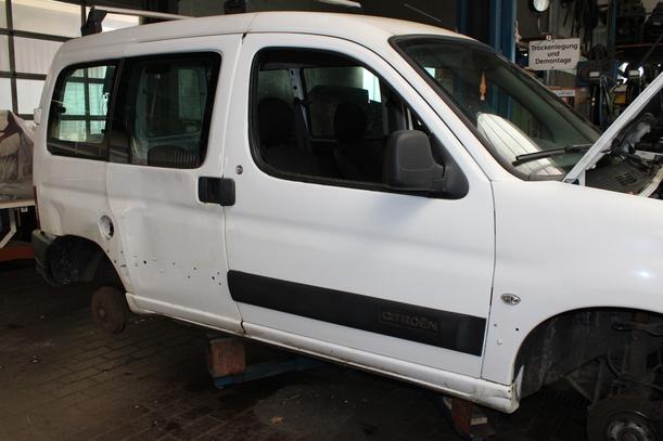 Foto: TÜR VORN RECHTS eines Citroen Berlingo 1.6 HDI GLXi