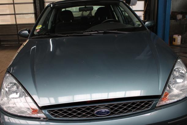 Foto: MOTORHAUBE eines Ford Focus TDCi GLXi