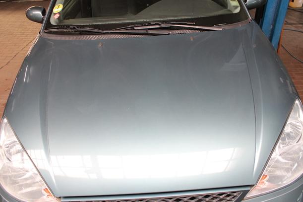 Foto: MOTORHAUBE eines Ford Focus TDCi GLXi