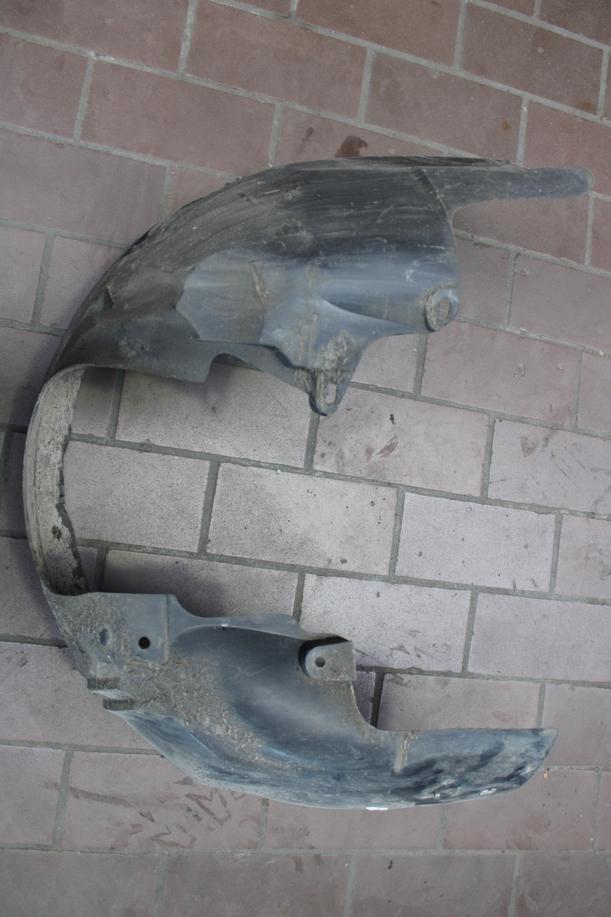 Foto: RADHAUSSCHALE / INNENKOTFLÜGEL VORN RECHTS eines Ford Focus TDCi GLXi