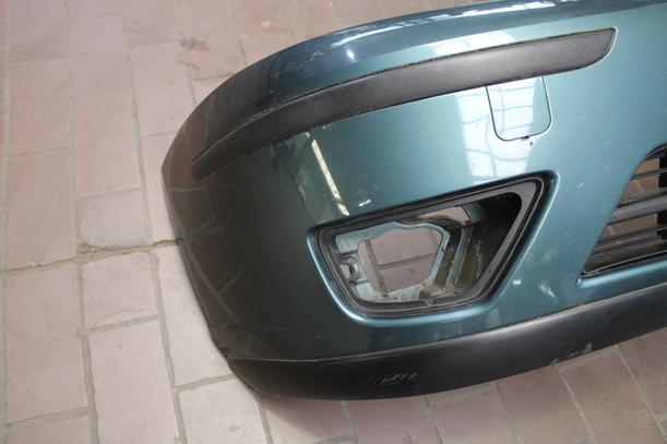 Foto: STOSSFÄNGER / STOßSTANGE VORN eines Ford Focus TDCi GLXi
