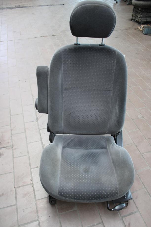 Foto: SITZ VORN LINKS / FAHRERSITZ ( 4/5 TÜRER ) eines Ford Focus TDCi GLXi