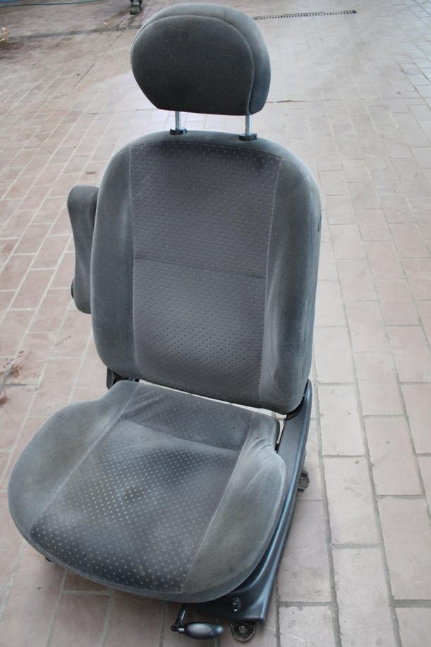 Foto: SITZ VORN LINKS / FAHRERSITZ ( 4/5 TÜRER ) eines Ford Focus TDCi GLXi