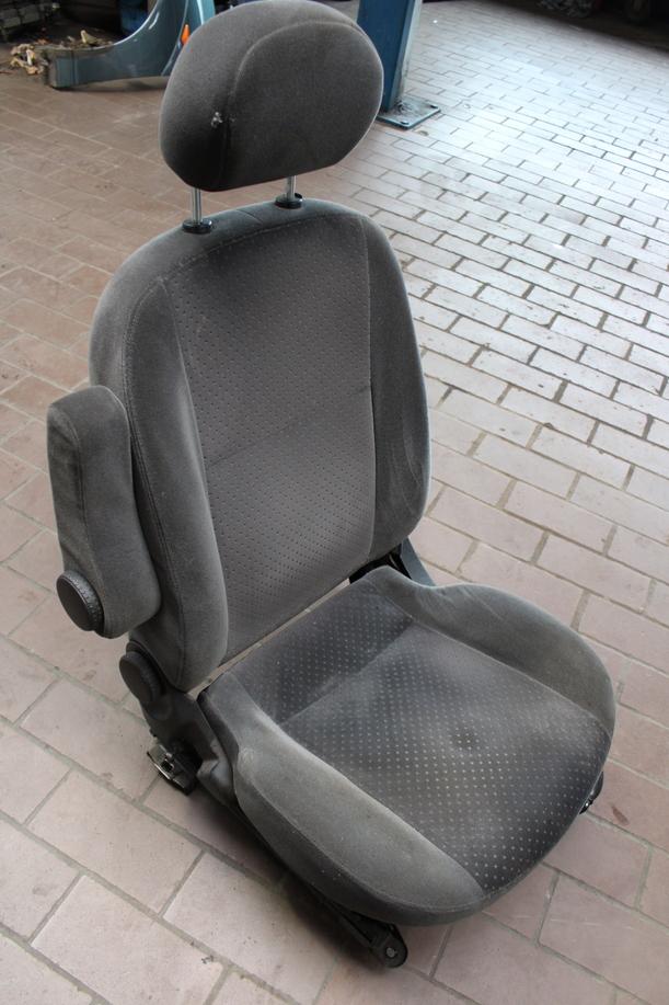 Foto: SITZ VORN LINKS / FAHRERSITZ ( 4/5 TÜRER ) eines Ford Focus TDCi GLXi