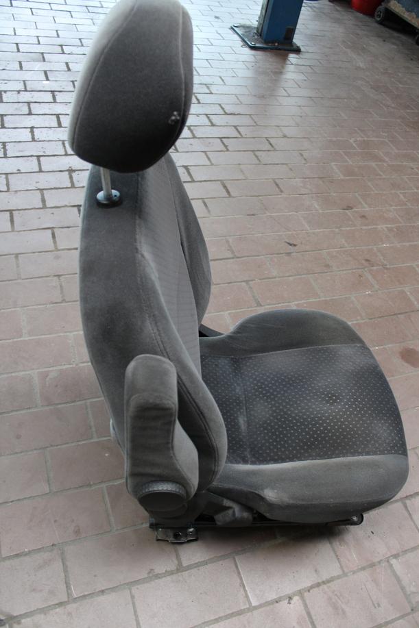 Foto: SITZ VORN LINKS / FAHRERSITZ ( 4/5 TÜRER ) eines Ford Focus TDCi GLXi
