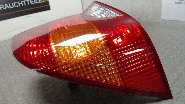 Foto: HECKLEUCHTE / RÜCKLICHT LINKS ( STUFENHECK ) eines Ford Focus TDCi GLXi