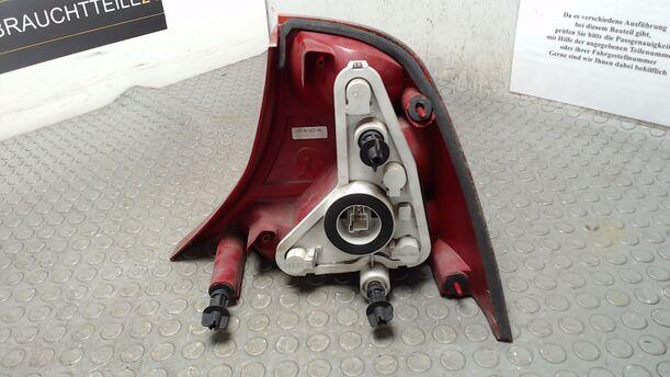 Foto: HECKLEUCHTE / RÜCKLICHT LINKS ( STUFENHECK ) eines Ford Focus TDCi GLXi