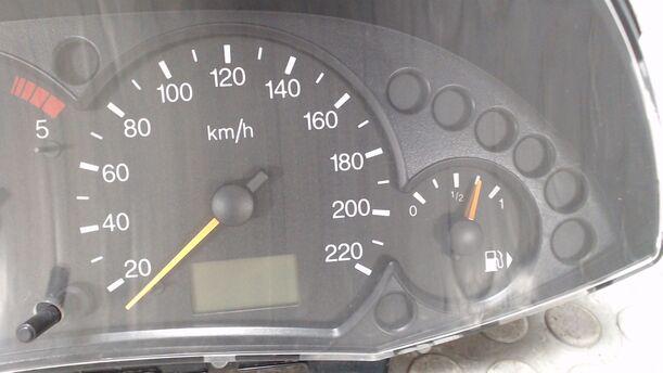 Foto: TACHOEINHEIT / KOMBIINSTRUMENT eines Ford Focus TDCi GLXi