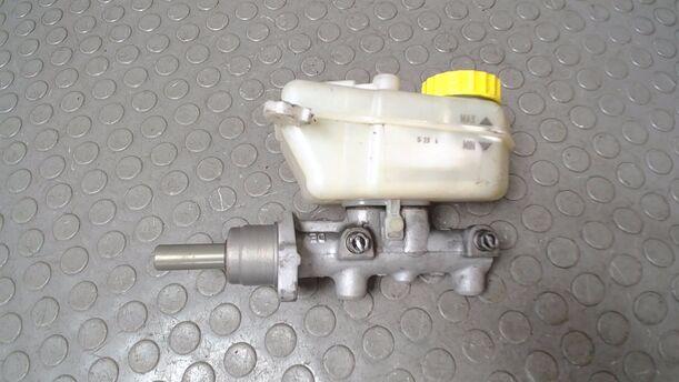 Foto: HAUPTBREMSZYLINDER eines VW Polo 1.8 GLXi