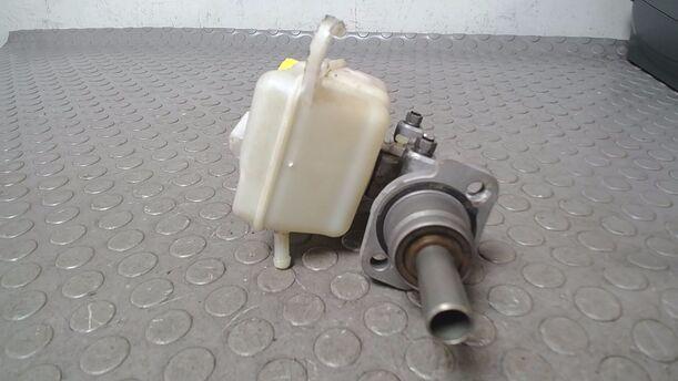 Foto: HAUPTBREMSZYLINDER eines VW Polo 1.8 GLXi