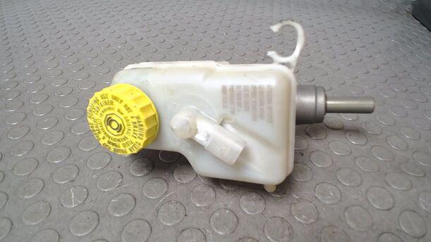 Foto: HAUPTBREMSZYLINDER eines VW Polo 1.8 GLXi