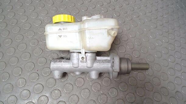 Foto: HAUPTBREMSZYLINDER eines VW Polo 1.8 GLXi