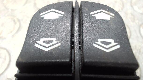 Foto: FENSTERHEBERSCHALTER VORN LINKS eines Ford Focus TDCi GLXi