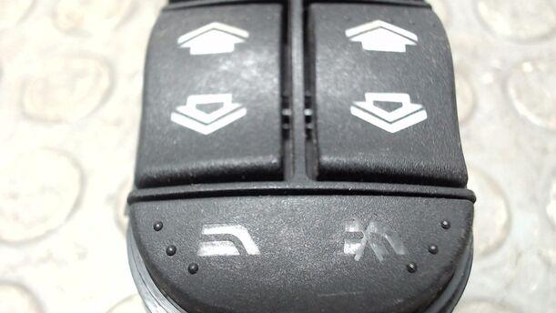 Foto: FENSTERHEBERSCHALTER VORN LINKS eines Ford Focus TDCi GLXi
