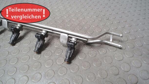 Foto: VERTEILERROHR/ EINSPRITZDÜSEN eines VW Polo 1.8 GLXi