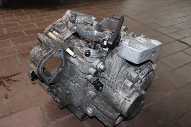 Foto: SCHALTGETRIEBE 6 GANG ( KDN / UMBAU ) eines VW Passat Variant 2.0 TDI CL