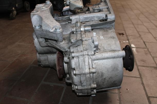 Foto: SCHALTGETRIEBE 6 GANG ( KDN / UMBAU ) eines VW Passat Variant 2.0 TDI CL