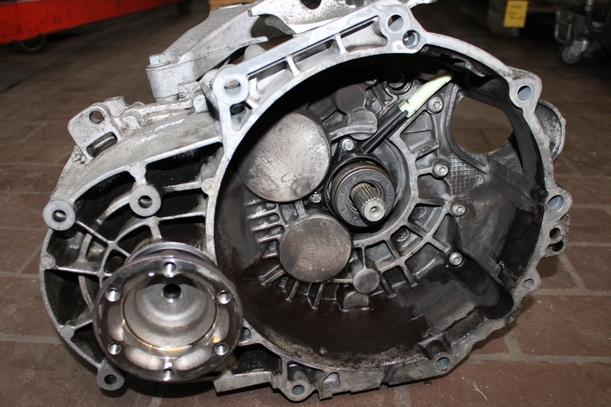 Foto: SCHALTGETRIEBE 6 GANG ( KDN / UMBAU ) eines VW Passat Variant 2.0 TDI CL