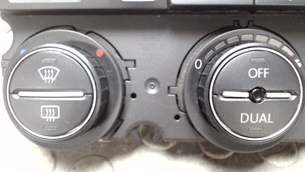 Foto: HEIZUNGSBETÄTIGUNG ( CLIMATRONIC ) eines VW Passat Variant 2.0 TDI CL