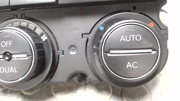 Foto: HEIZUNGSBETÄTIGUNG ( CLIMATRONIC ) eines VW Passat Variant 2.0 TDI CL