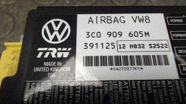Foto: AIRBAGSTEUERGERÄT eines VW Passat Variant 2.0 TDI CL