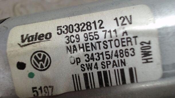 Foto: SCHEIBENWISCHERMOTOR HINTEN eines VW Passat Variant 2.0 TDI Fun
