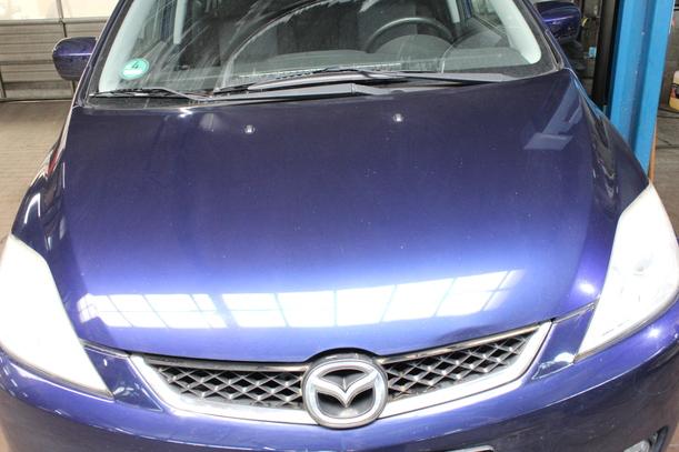 Foto: MOTORHAUBE eines Mazda 5 1.8 Fun