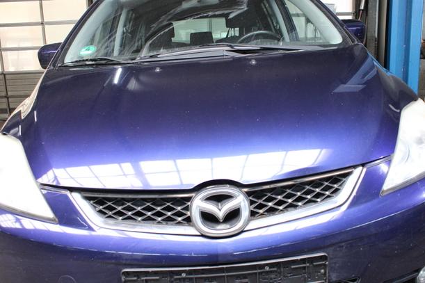 Foto: MOTORHAUBE eines Mazda 5 1.8 Fun