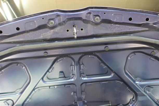 Foto: MOTORHAUBE eines Mazda 5 1.8 Fun