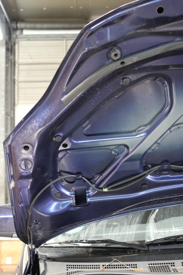 Foto: MOTORHAUBE eines Mazda 5 1.8 Fun
