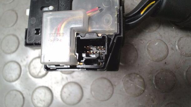 Foto: BLINKSCHALTER/ KOMBISCHALTER ( FÜR NEBELSCHEINWERFER ) eines Mazda 5 1.8 Fun