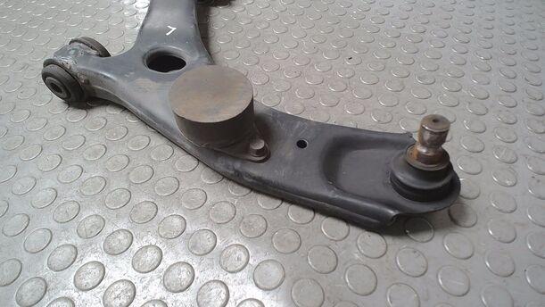 Foto: QUERLENKER VORN LINKS eines Mazda 5 1.8 Fun