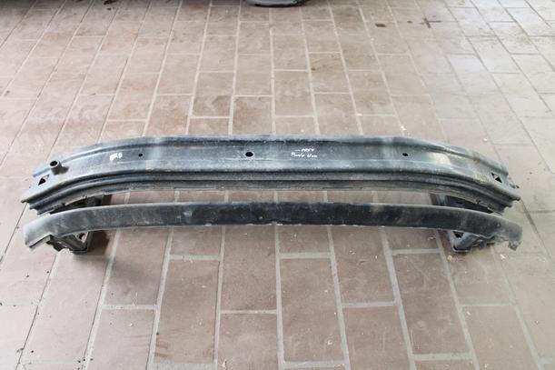 Foto: VERSTÄRKUNG VORN eines Fiat Punto Evo 1.2 8V Fun