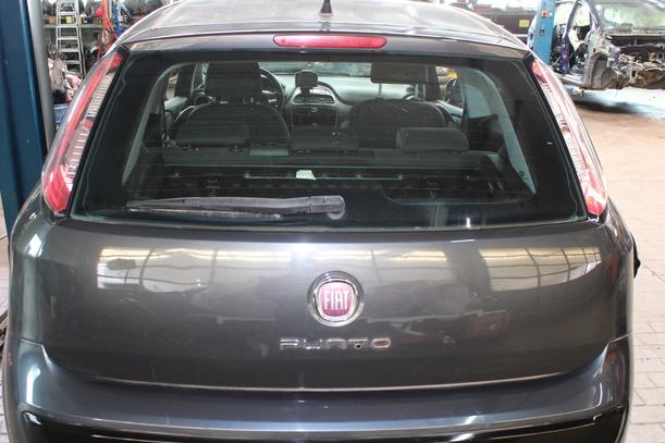 Foto: HECKKLAPPE / HECKDECKEL eines Fiat Punto Evo 1.2 8V Attraction