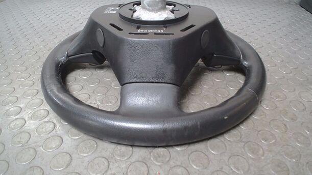 Foto: LEDERLENKRAD ( OHNE AIRBAG ) eines Mazda 5 1.8 Attraction