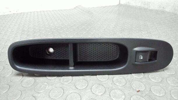 Foto: FENSTERHEBERSCHALTER eines Fiat Punto Evo 1.2 8V Attraction