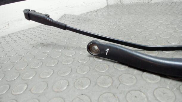Foto: SCHEIBENWISCHERARME VORN eines Fiat Punto Evo 1.2 8V Attraction